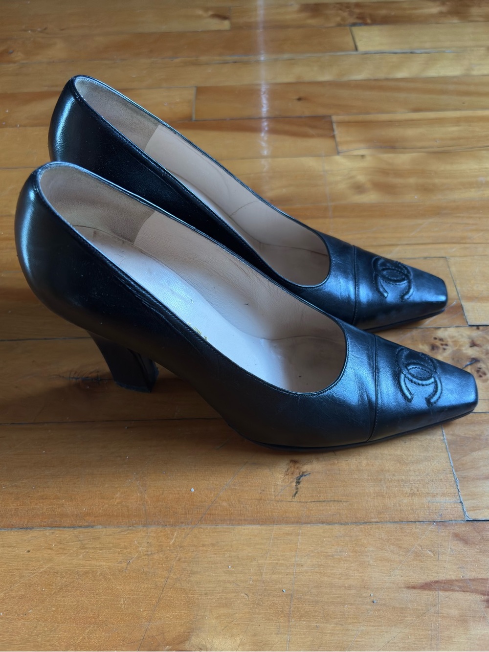 Vintage Chanel black leather pumps